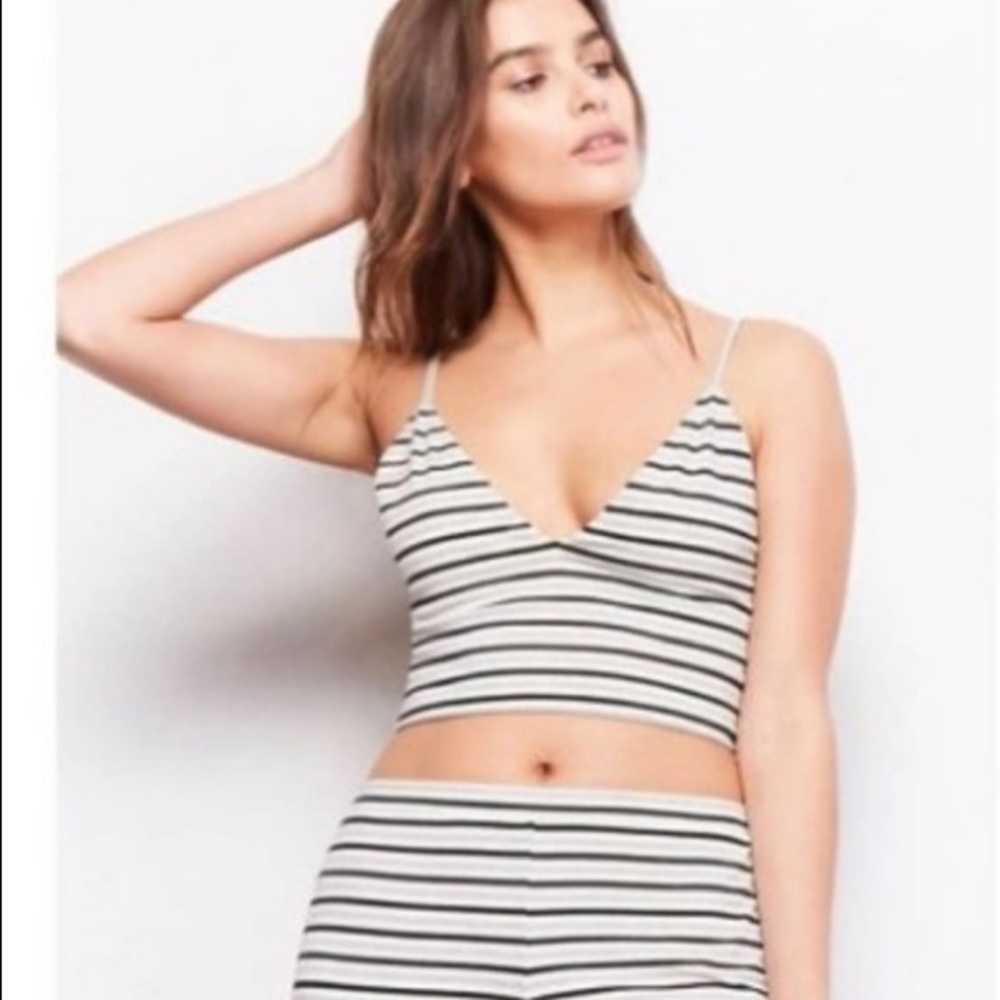 🎉🎉 HOST PICK 🎉🎉BB Dakota Crop top , spaghetti straps size M NWT